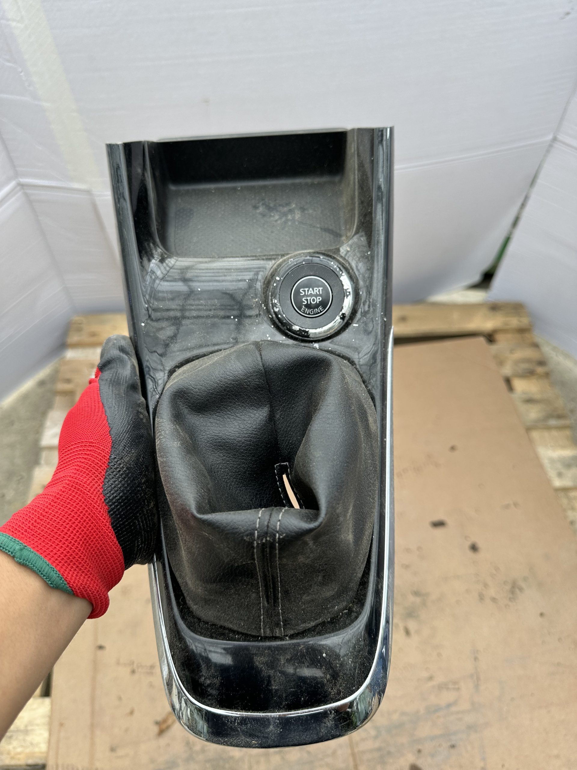 NISSAN PULSAR 2016 CENTRE CONSOLE TRIM GEARSTICK SURROUND TRIM GAITER 9930150