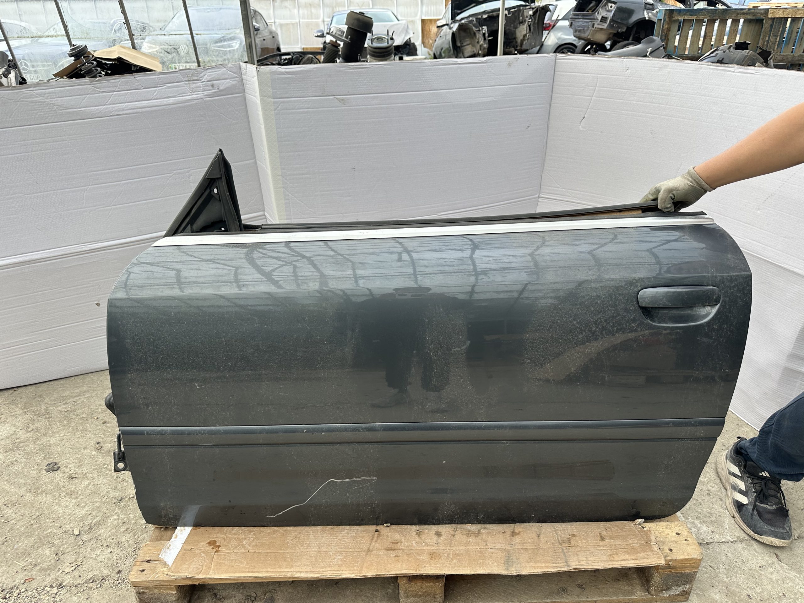 AUDI A4 B6, B7 CABRIOLET CONVERTIBLE FRONT PASSENGER SIDE DOOR IN BLACK 2004-09