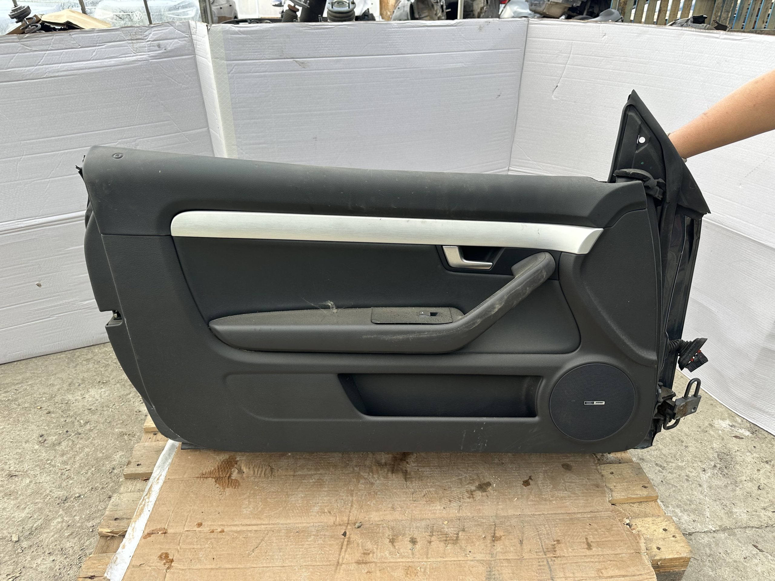AUDI A4 B6, B7 CABRIOLET CONVERTIBLE FRONT PASSENGER SIDE DOOR IN BLACK 2004-09 - Image 2