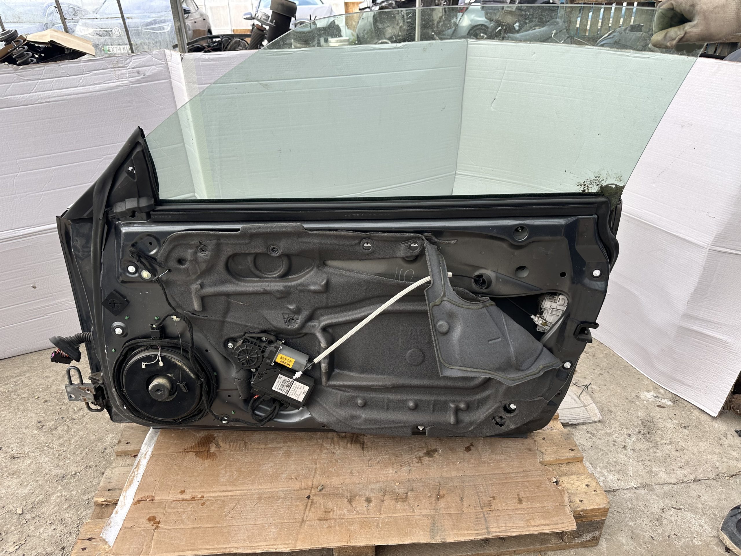 AUDI A4 B7 CABRIOLET 2006-2009 FRONT RIGHT DRIVER SIDE DOOR BLACK - Image 2